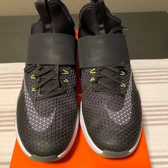 Nike Air Zoom Strong - Picture 3 of 8